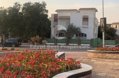 فيلا - 5 غرف نوم - 6 حمامات للبيع في الباتيو - كمبوندات الشروق - مدينة الشروق - القاهرة