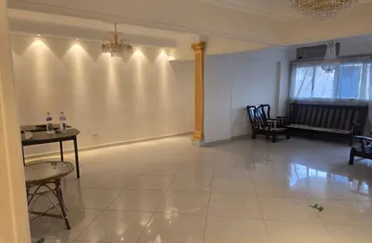 شقة - 2 غرف نوم - 2 حمامات للبيع في شارع النيل الابيض - المهندسين - الجيزة