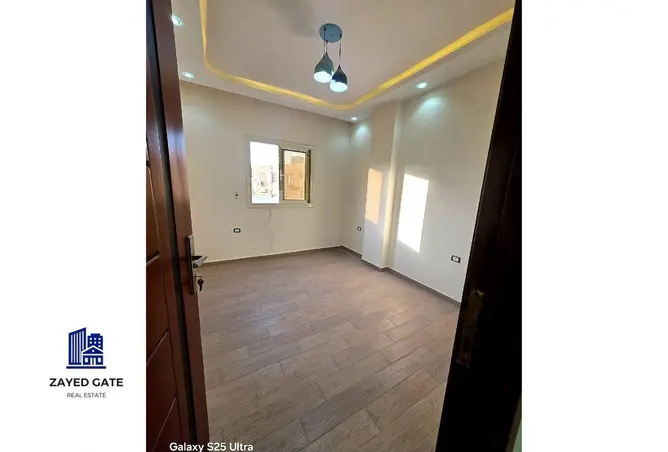 72706010 - Property Image 2
