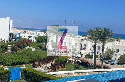 Chalet - 2 Bedrooms - 2 Bathrooms for rent in Mountain View - Ras Al Hekma - North Coast