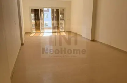 شقة - 3 غرف نوم - 3 حمامات للايجار في مدينة وصال - كمبوندات الشروق - مدينة الشروق - القاهرة