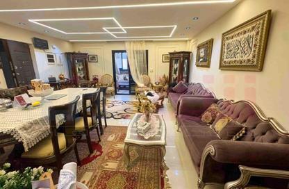 Apartment - 3 Bedrooms - 1 Bathroom for sale in Shaarawy St. - Laurent - Hay Sharq - Alexandria