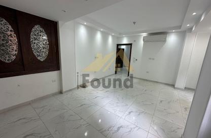 Office Space - 2 Bedrooms - 1 Bathroom for rent in Al Gezira El Wosta St. (Yousef Kamel) - Zamalek - Cairo