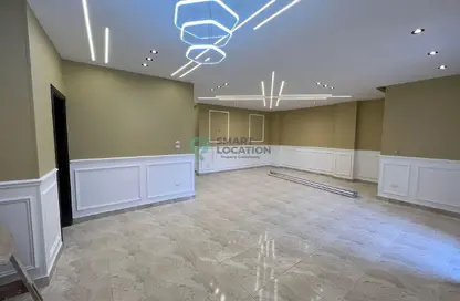 Apartment - 3 Bedrooms - 2 Bathrooms for sale in Al Gezira St. - South Investors Area - New Cairo City - Cairo