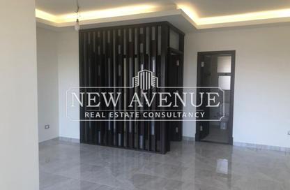 Apartment - 2 Bedrooms - 2 Bathrooms for sale in Palm Hills Village Gate - South Investors Area - New Cairo City - Cairo