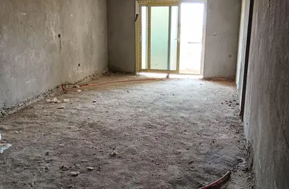 Apartment - 3 Bedrooms - 2 Bathrooms for sale in Abou El Houl - New Cairo City - Cairo