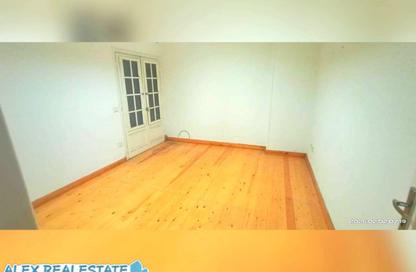 شقة - 3 غرف نوم - 2 حمامات للايجار في شارع مصطفي كامل - سموحة - حي شرق - الاسكندرية