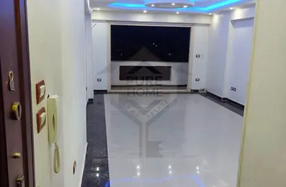 شقة - 3 غرف نوم - 1 حمام للبيع في شارع كفر عبده - كفر عبده - رشدي - حي شرق - الاسكندرية