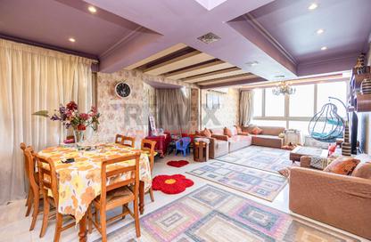 Apartment - 5 Bedrooms - 2 Bathrooms for sale in Al Geish Road - Glim - Hay Sharq - Alexandria