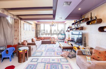 Apartment - 5 Bedrooms - 2 Bathrooms for sale in Al Geish Road - Glim - Hay Sharq - Alexandria
