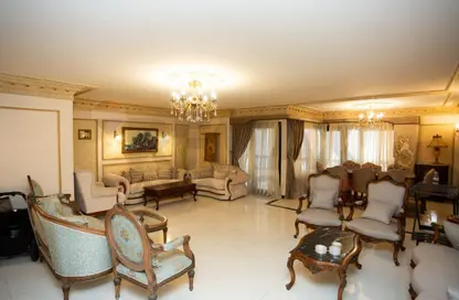 شقة - 4 غرف نوم - 3 حمامات للبيع في لوران - حي شرق - الاسكندرية