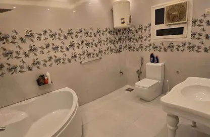 Apartment - 3 Bedrooms - 2 Bathrooms for sale in 1st Neighborhood - 1st District East - Shorouk City - Cairo