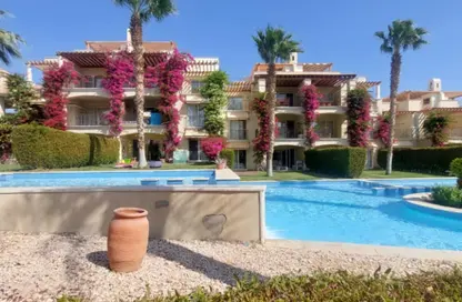 Chalet - 2 Bedrooms - 2 Bathrooms for sale in Hurghada Resorts - Hurghada - Red Sea