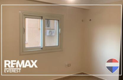Apartment - 3 Bedrooms - 1 Bathroom for rent in Al Mostathmir El Saghir - 10th District - Sheikh Zayed City - Giza