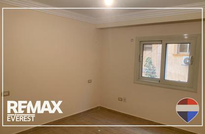 Apartment - 3 Bedrooms - 1 Bathroom for rent in Al Mostathmir El Saghir - 10th District - Sheikh Zayed City - Giza
