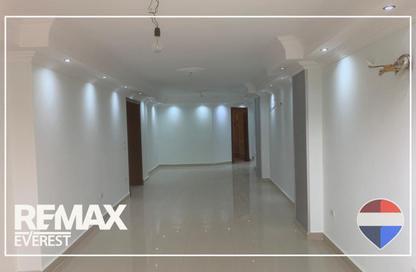 Apartment - 3 Bedrooms - 1 Bathroom for rent in Al Mostathmir El Saghir - 10th District - Sheikh Zayed City - Giza