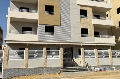 شقة - 3 غرف نوم - 2 حمامات للبيع في المنطقة السادسة شرق - مدينة الشروق - القاهرة