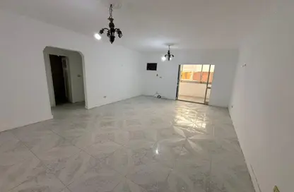 شقة - 2 غرف نوم - 1 حمام للبيع في شارع المهندسين العسكرين - منطقة السينما - مدينة نصر - القاهرة