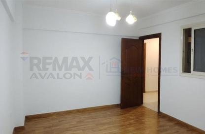Apartment - 3 Bedrooms - 1 Bathroom for sale in Moharam Bek - Hay Wasat - Alexandria