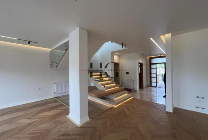 8705025 - Property Image 3