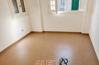 Apartment - 3 Bedrooms - 2 Bathrooms for rent in Moharam Bek St. - Moharam Bek - Hay Wasat - Alexandria