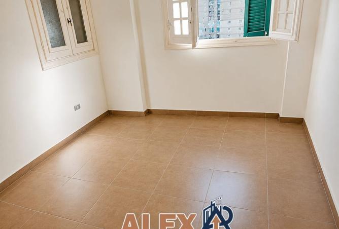 98000352 - Property Image 2