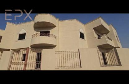 فيلا - 6 غرف نوم - 5 حمامات للبيع في شارع البستان - الحي التاسع - الشيخ زايد - الجيزة