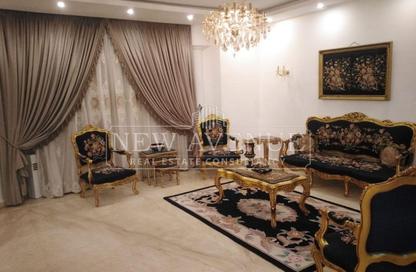 منزل مزدوج - 4 غرف نوم - 5 حمامات للبيع في المجاورة الاولي - الحي الرابع غرب - مدينة الشروق - القاهرة