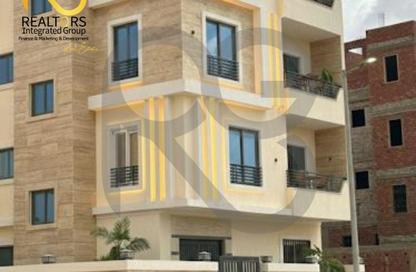 Whole Building - 3 Bedrooms - 2 Bathrooms for sale in Ganoub Al Ahia' - Al Wahat Road - 6 October City - Giza