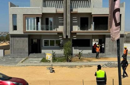 Villa - 4 Bedrooms - 6 Bathrooms for sale in Lake West - Sheikh Zayed Compounds - Sheikh Zayed City - Giza