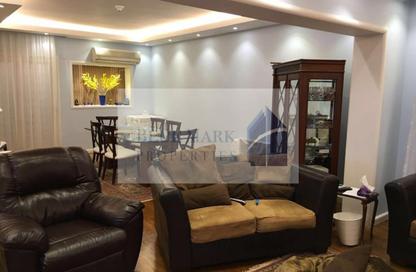 Apartment - 2 Bedrooms - 1 Bathroom for sale in Abou Al Feda St. - Zamalek - Cairo