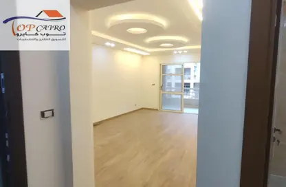 شقة - 3 غرف نوم - 3 حمامات للبيع في B10 - مدينتي - القاهرة