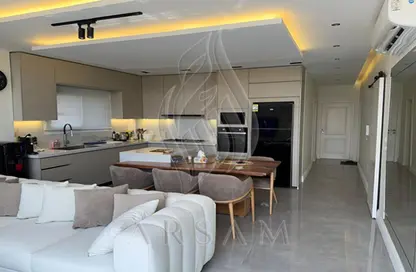 شقة - 2 غرف نوم - 2 حمامات للبيع في مسجد فاطمة الشربتلي - الحي الثالث - التجمع الخامس - مدينة القاهرة الجديدة - القاهرة