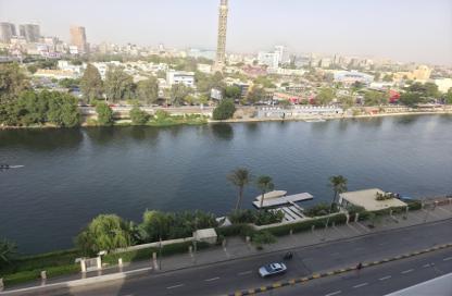 طابق كامل - 3 غرف نوم - 3 حمامات للبيع في شارع كورنيش النيل - العجوزة - الجيزة