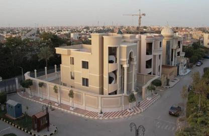 فيلا - 8 غرف نوم - 8 حمامات للبيع في جولدن هايتس - المستثمرين الشمالية - مدينة القاهرة الجديدة - القاهرة