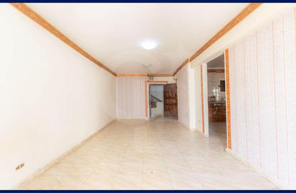 Apartment - 3 Bedrooms - 1 Bathroom for sale in Ismail Eid St. - Cleopatra - Hay Sharq - Alexandria