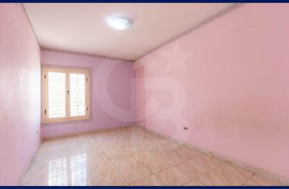 Apartment - 3 Bedrooms - 1 Bathroom for sale in Ismail Eid St. - Cleopatra - Hay Sharq - Alexandria