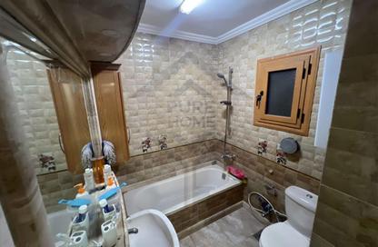 Apartment - 2 Bedrooms - 1 Bathroom for sale in Abo Qir St. - Sporting - Hay Sharq - Alexandria