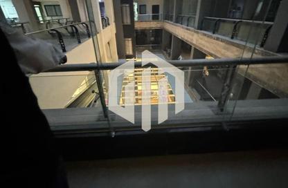 طابق كامل - استوديو - 1 حمام للايجار في حى اسكان الجامعه الامريكية - كمبوندات التجمع الخامس - التجمع الخامس - مدينة القاهرة الجديدة - القاهرة
