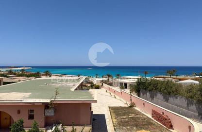 Villa - 4 - 4 for sale in Beit Al Bahr - Sidi Heneish - North Coast
