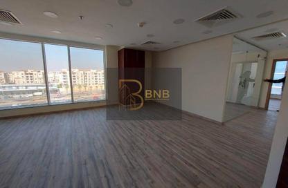 مساحات مكتبية - استوديو - 2 حمامات للايجار في تريفيوم سكوير - شارع التسعين الشمالي - التجمع الخامس - مدينة القاهرة الجديدة - القاهرة