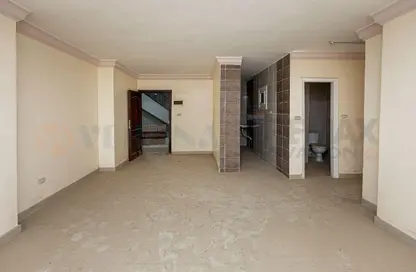 Apartment - 2 Bedrooms - 2 Bathrooms for sale in Al Geish Road - Raml Station - Hay Wasat - Alexandria