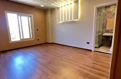 شقة - 3 غرف نوم - 2 حمامات للبيع في الحي الثالث عشر - الشيخ زايد - الجيزة