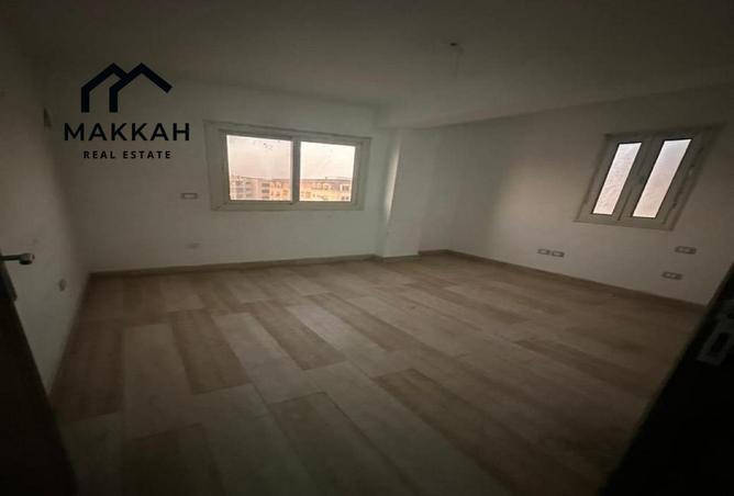 8593233 - Property Image 3