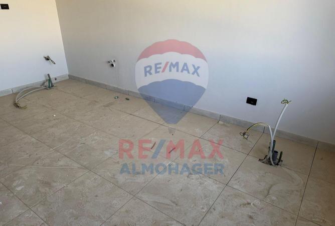 8608077 - Property Image 3