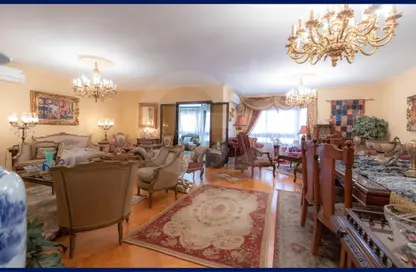 شقة - 3 غرف نوم - 2 حمامات للبيع في شارع أبو قير - لوران - حي شرق - الاسكندرية