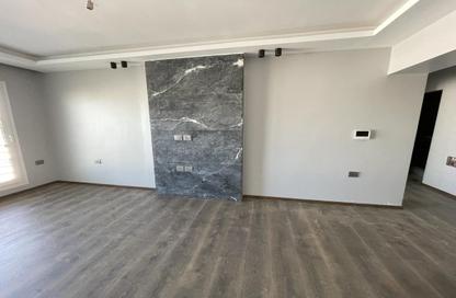 Apartment - 3 Bedrooms - 3 Bathrooms for sale in Hyde Park - New Cairo City - Cairo