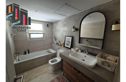 Apartment - 2 Bedrooms - 3 Bathrooms for sale in New Giza - Cairo Alexandria Desert Road - 6 October City - Giza