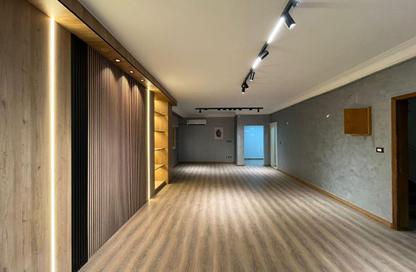 Office Space - Studio - 4 Bathrooms for rent in Maadi - Hay El Maadi - Cairo