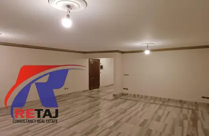 Apartment - 3 Bedrooms - 2 Bathrooms for sale in Dr Mahmoud Hoballah St. - 8th Zone - Nasr City - Cairo